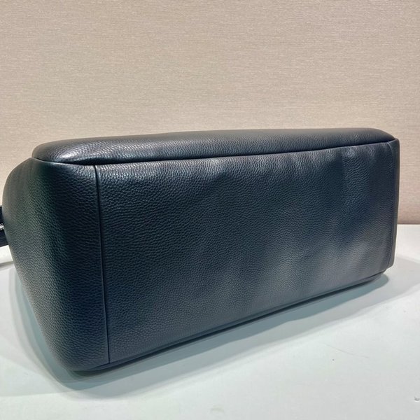 프라다 가죽 트래블백 [매장가 590만원대]