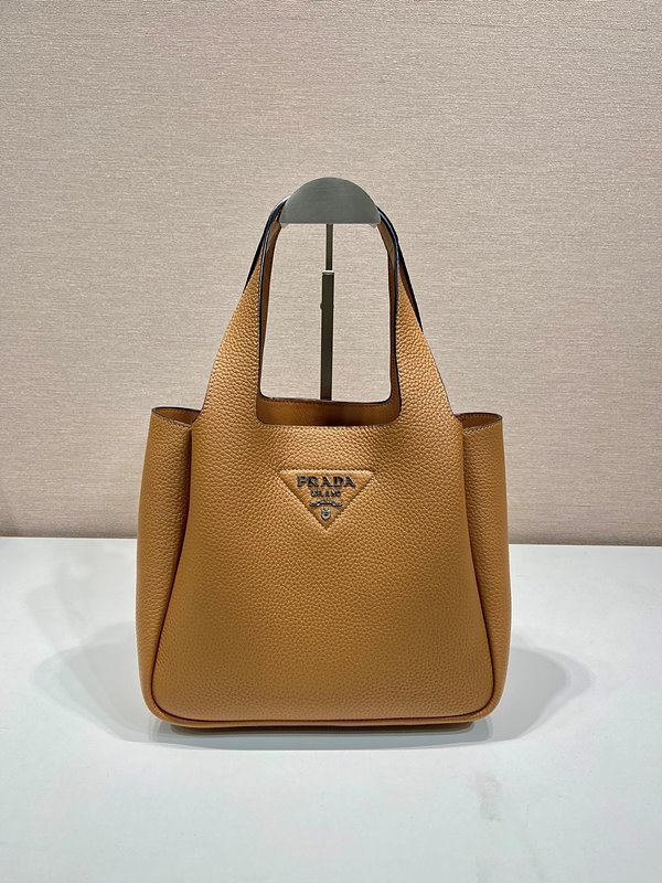 프라다 가죽 토트백 [매장가 425만원대]