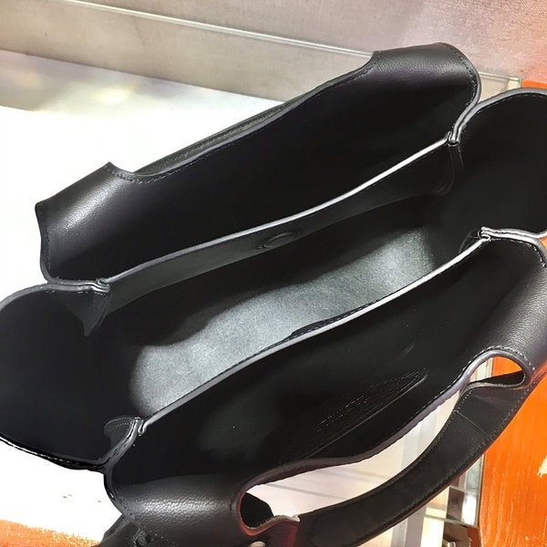 프라다 가죽 토트백 [매장가 425만원대]