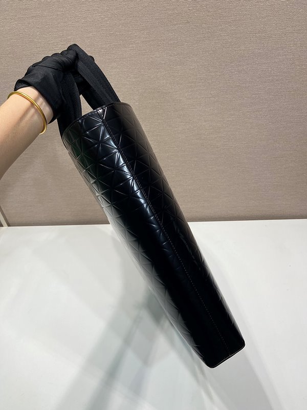 프라다 가죽 토트백 [매장가 485만원대]