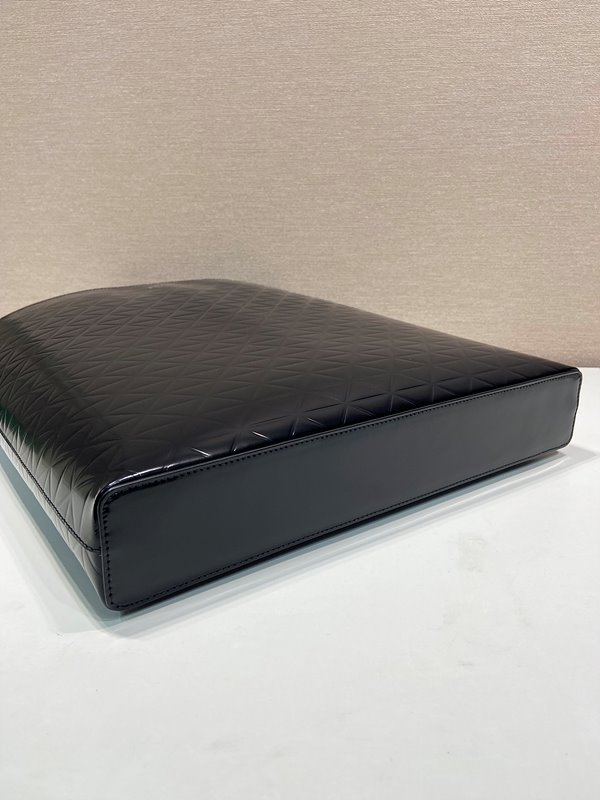 프라다 가죽 토트백 [매장가 485만원대]