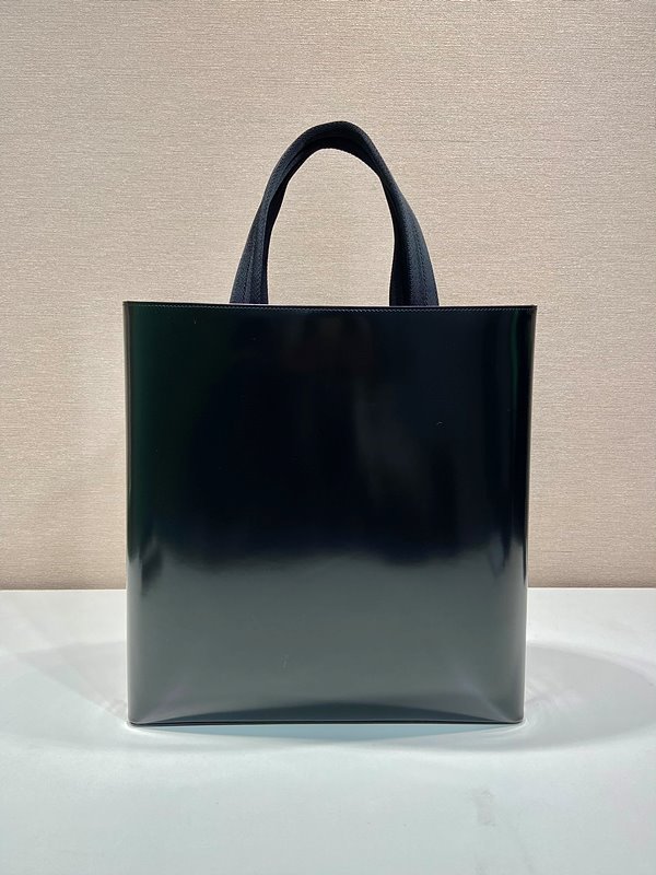 프라다 가죽 토트백 [매장가 485만원대]