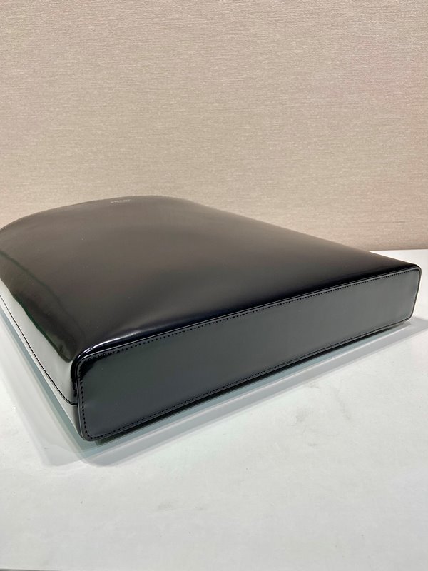 프라다 가죽 토트백 [매장가 485만원대]