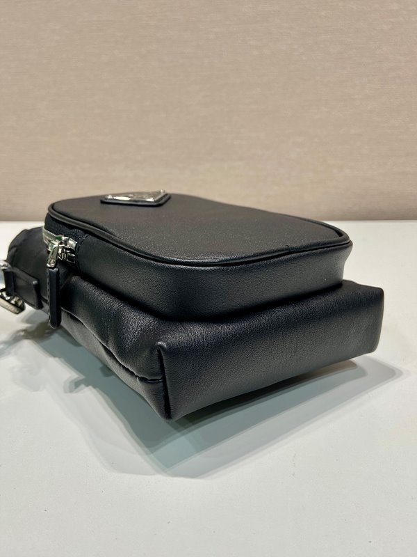 프라다 스마트폰 케이스 [매장가 163만원대]