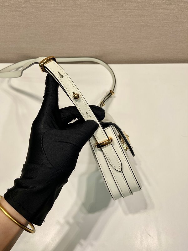 프라다 가죽 숄더백 [매장가 345만원대]