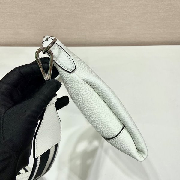 프라다 가죽 숄더백 [매장가 335만원대]