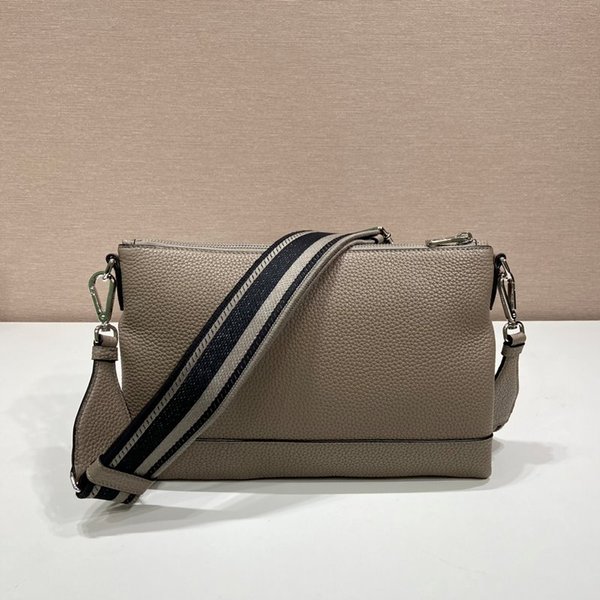 프라다 가죽 숄더백 [매장가 335만원대]