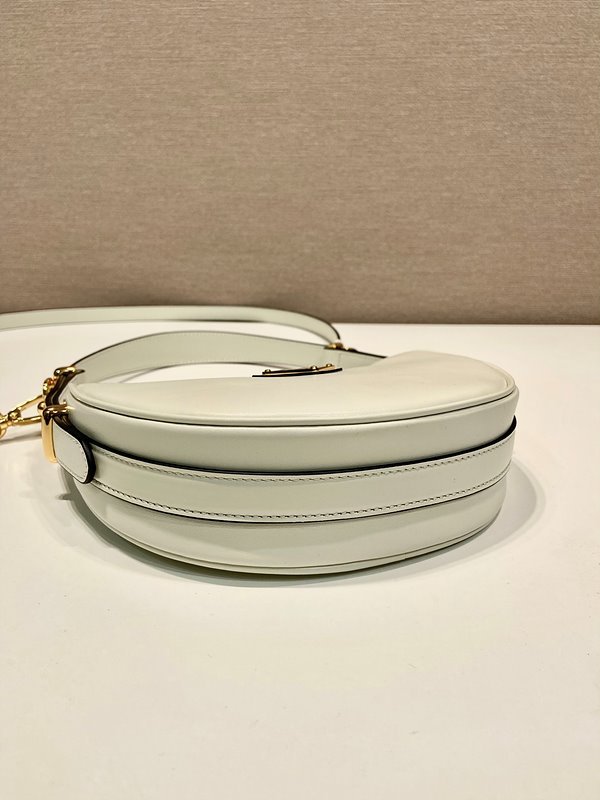 프라다 가죽 미니 숄더백 [매장가 290만원대]