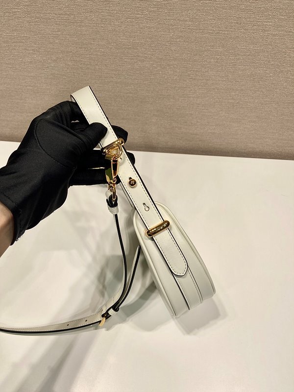 프라다 가죽 미니 숄더백 [매장가 290만원대]