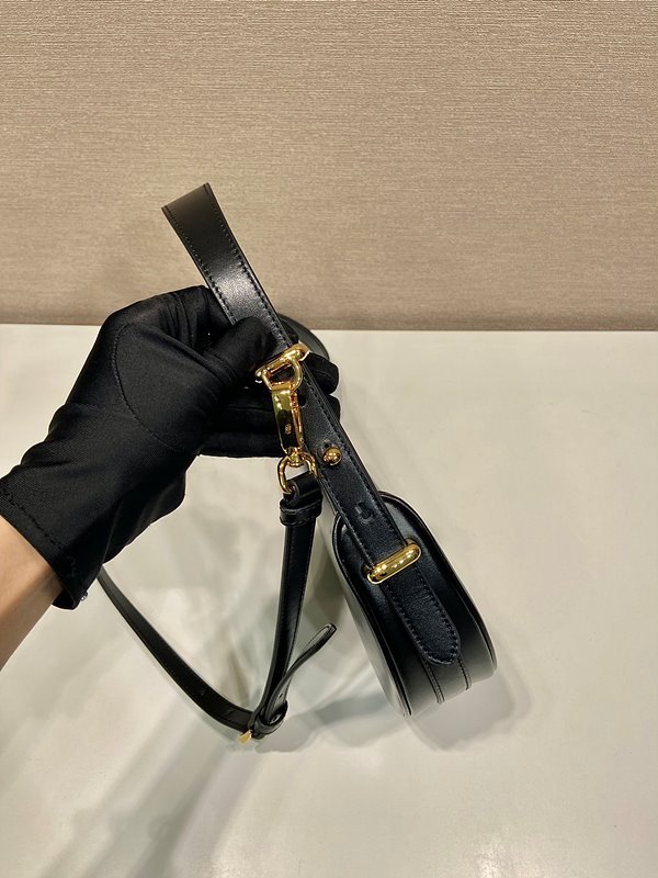 프라다 가죽 미니 숄더백 [매장가 290만원대]