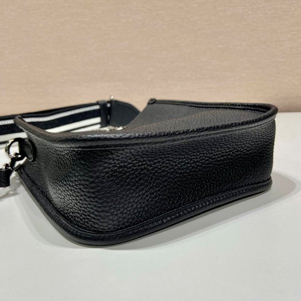 프라다 가죽 미니 숄더백 [매장가 345만원대]