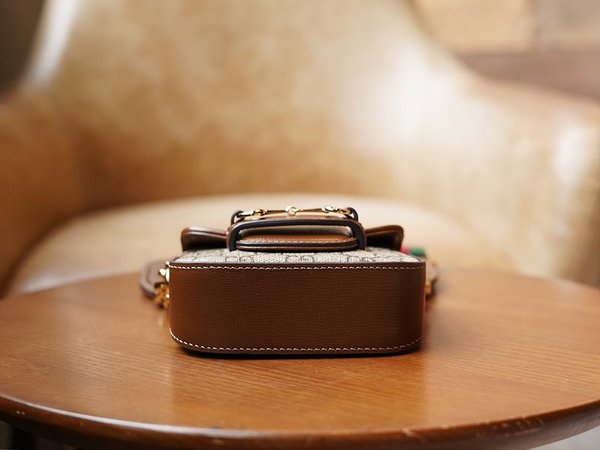 구찌 홀스빗 1955 스트랩 지갑 [매장가 215만원대]