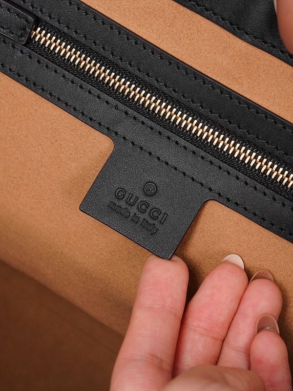 구찌 패들락 미디엄 GG 숄더백 [매장가 330만원대]