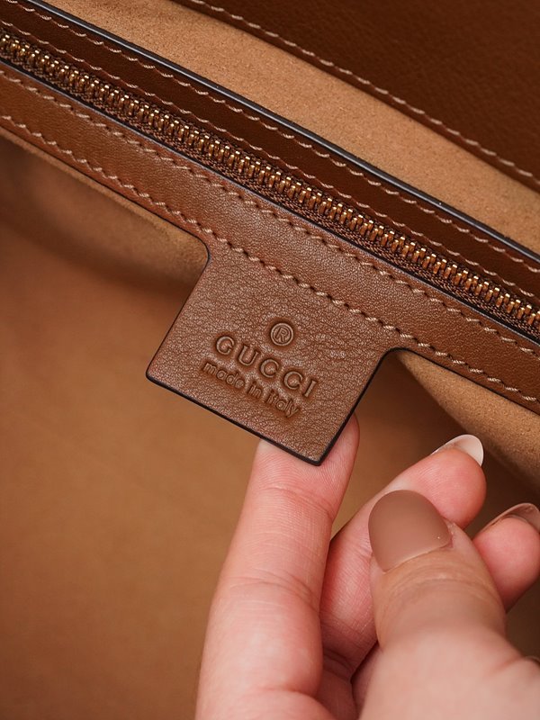 구찌 패들락 미디엄 GG 숄더백 [매장가 330만원대]