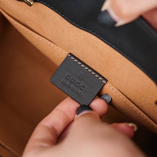 구찌 패들락 GG 수프림 캔버스 숄더백 [매장가 294만원대]