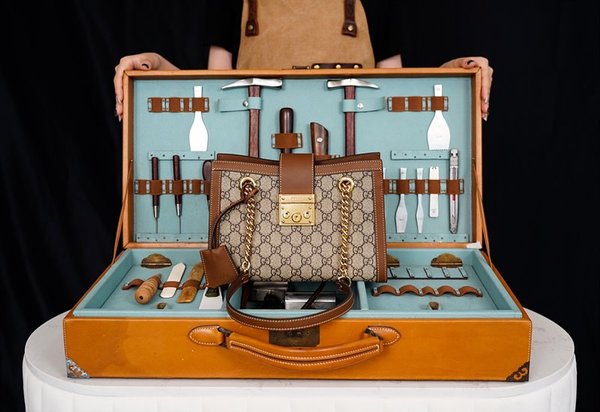 구찌 패들락 GG 수프림 캔버스 숄더백 [매장가 294만원대]