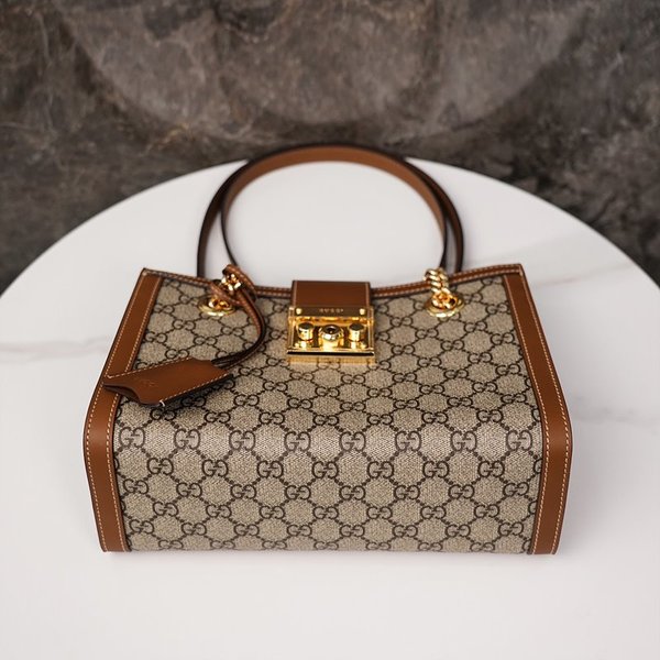 구찌 패들락 GG 수프림 캔버스 숄더백 [매장가 294만원대]