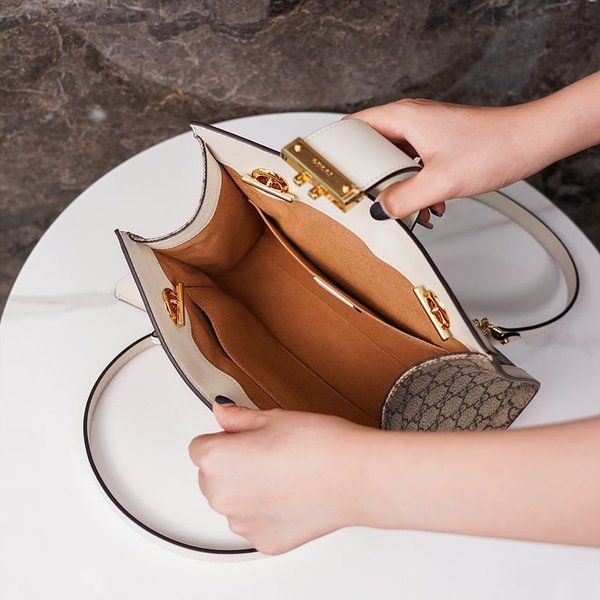 구찌 패들락 GG 수프림 캔버스 숄더백 [매장가 294만원대]