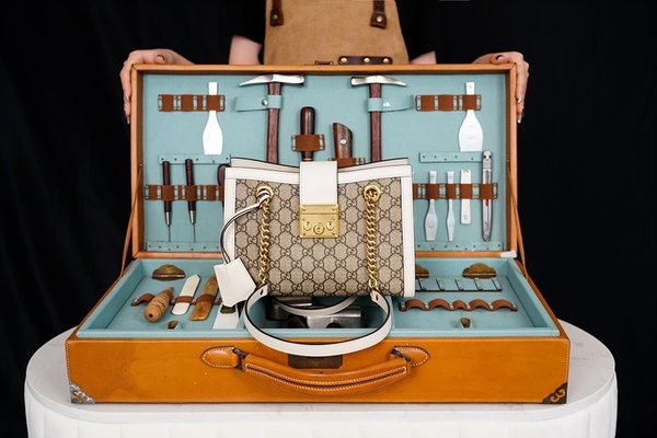 구찌 패들락 GG 수프림 캔버스 숄더백 [매장가 294만원대]