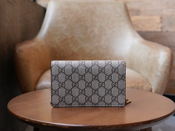 구찌 체리 장식의 GG 수프림 미니 체인백 [매장가 138만원대]