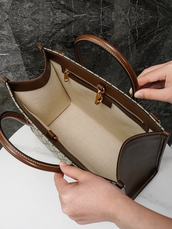 구찌 인터로킹 G 스몰 토트백 [매장가 265만원대]