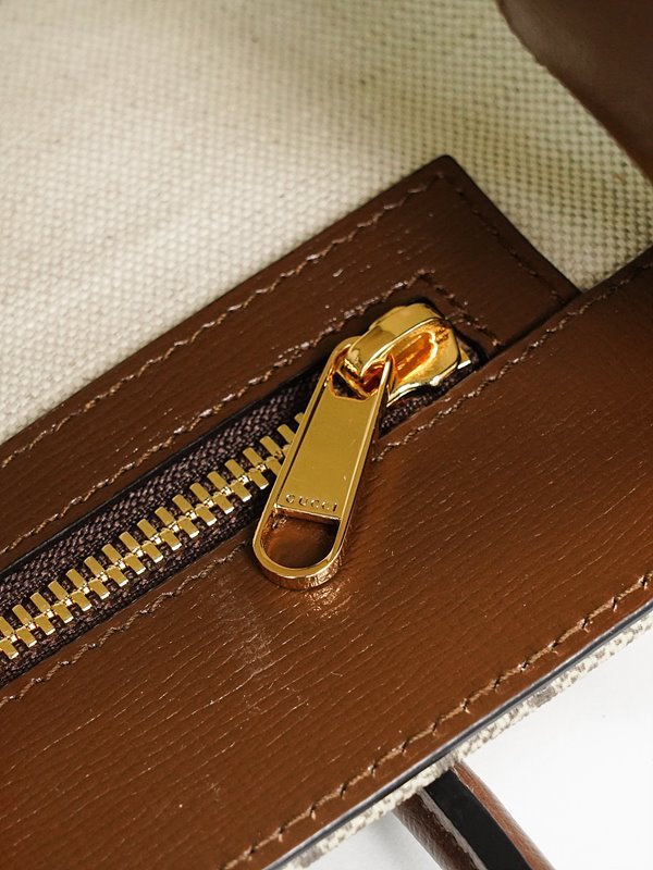 구찌 인터로킹 G 스몰 토트백 [매장가 265만원대]