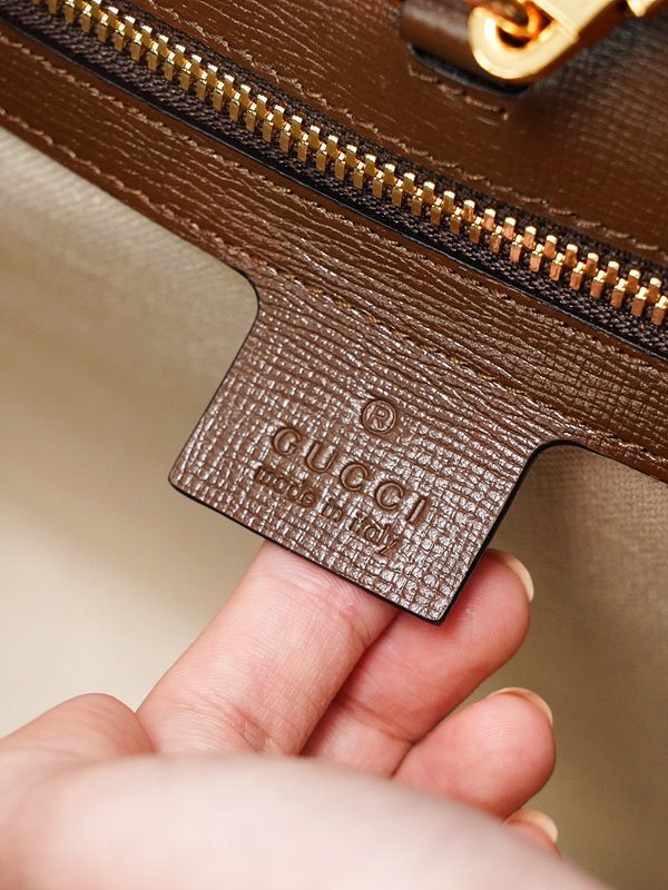 구찌 인터로킹 G 스몰 토트백 [매장가 265만원대]