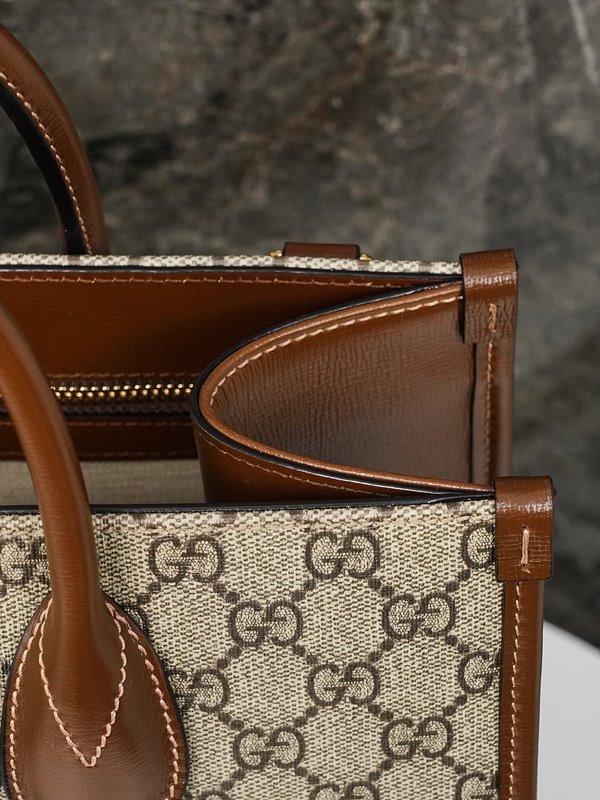 구찌 인터로킹 G 스몰 토트백 [매장가 265만원대]