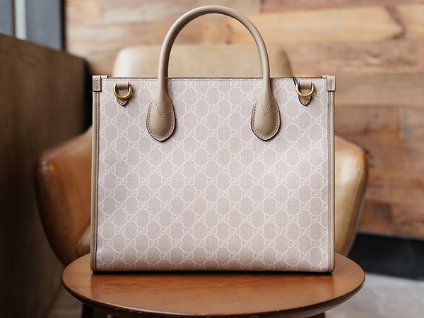 구찌 인터로킹 G 스몰 토트백 [매장가 265만원대]