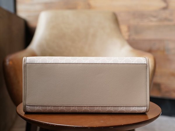 구찌 인터로킹 G 스몰 토트백 [매장가 265만원대]