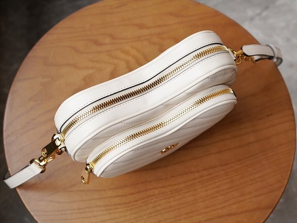 구찌 인터로킹 G 미니 하트 숄더백 [매장가 266만원대]