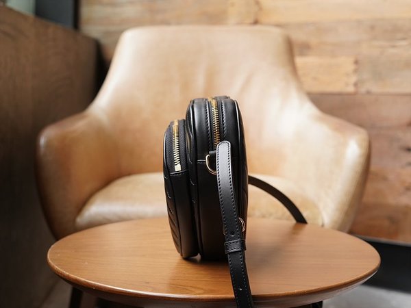 구찌 인터로킹 G 미니 하트 숄더백 [매장가 266만원대]