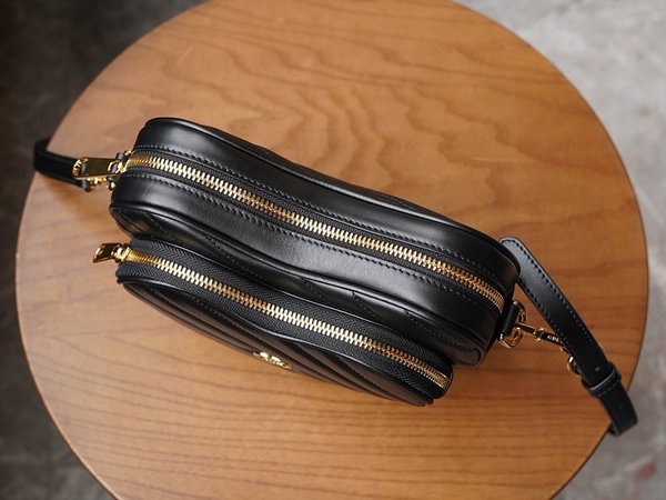 구찌 인터로킹 G 미니 하트 숄더백 [매장가 266만원대]