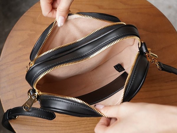 구찌 인터로킹 G 미니 하트 숄더백 [매장가 266만원대]