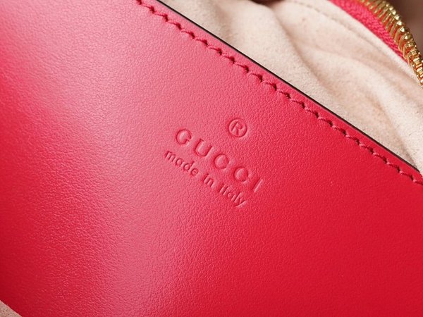 구찌 인터로킹 G 미니 하트 숄더백 [매장가 266만원대]