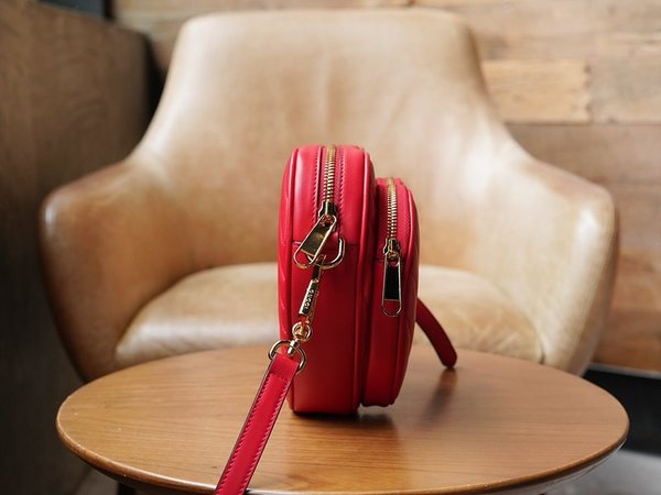 구찌 인터로킹 G 미니 하트 숄더백 [매장가 266만원대]