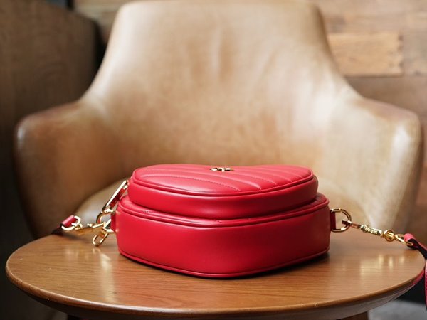 구찌 인터로킹 G 미니 하트 숄더백 [매장가 266만원대]