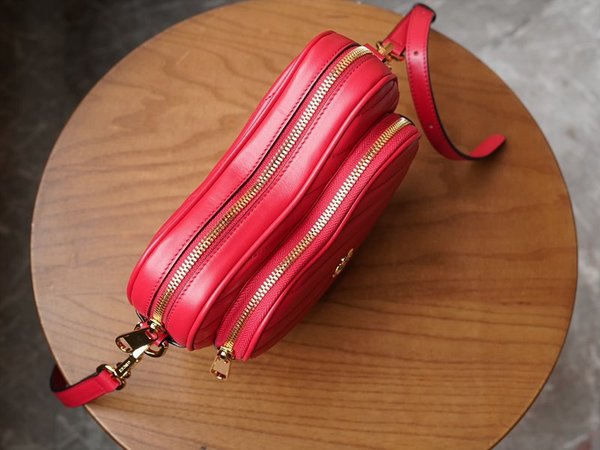 구찌 인터로킹 G 미니 하트 숄더백 [매장가 266만원대]