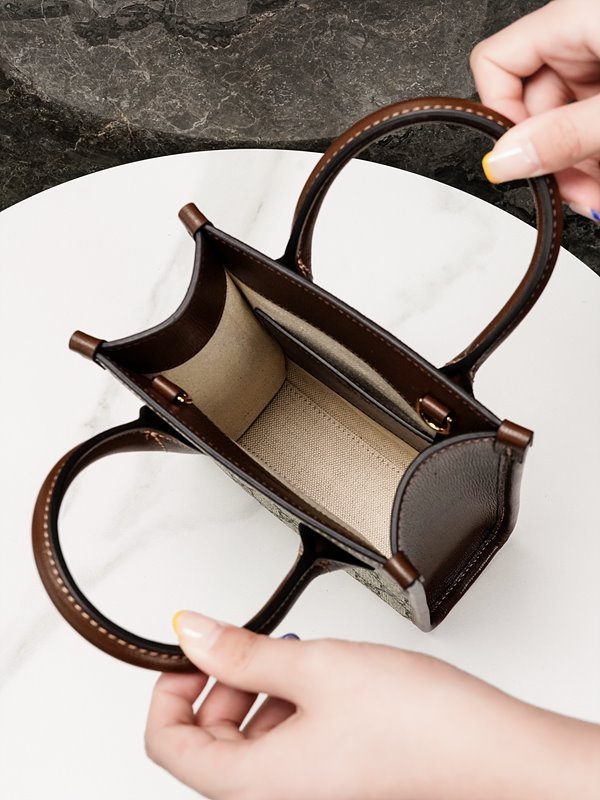 구찌 인터로킹 G 미니 토트백 [매장가 197만원대]