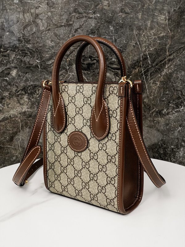 구찌 인터로킹 G 미니 토트백 [매장가 197만원대]