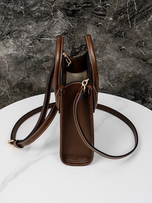 구찌 인터로킹 G 미니 토트백 [매장가 197만원대]