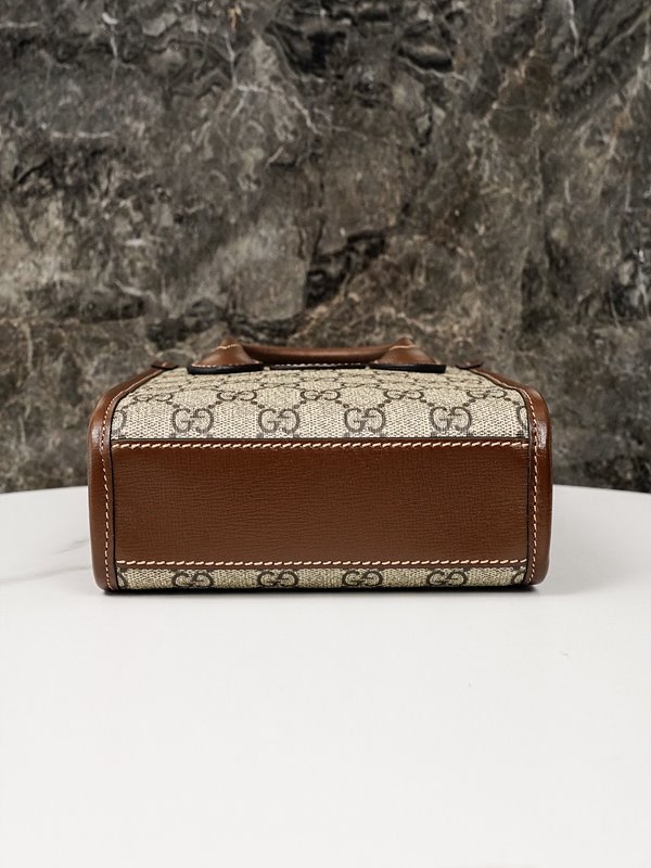 구찌 인터로킹 G 미니 토트백 [매장가 197만원대]