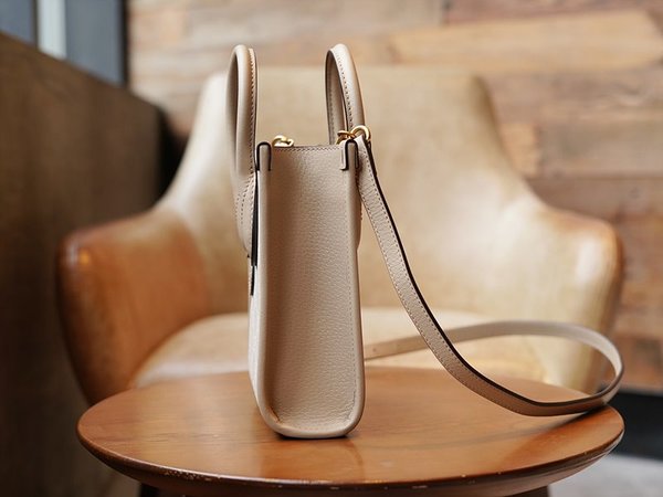 구찌 인터로킹 G 미니 토트백 [매장가 197만원대]