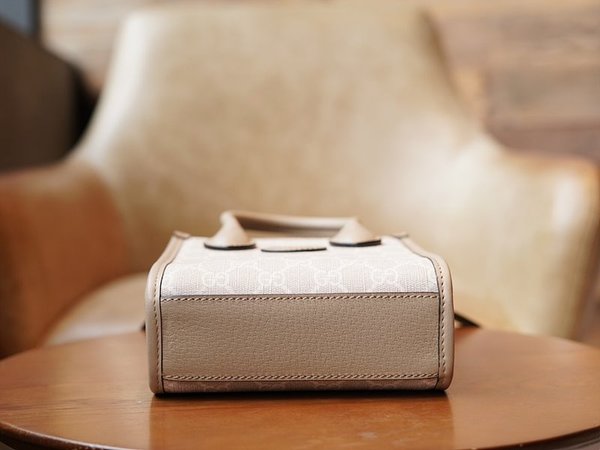 구찌 인터로킹 G 미니 토트백 [매장가 197만원대]