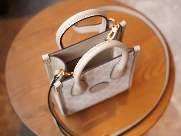 구찌 인터로킹 G 미니 토트백 [매장가 197만원대]