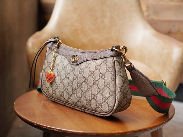 구찌 오피디아 스몰 핸드백 [매장가 163만원대]