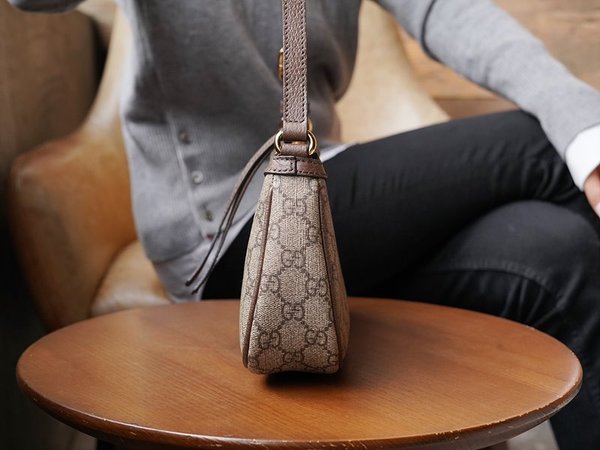 구찌 오피디아 스몰 핸드백 [매장가 163만원대]