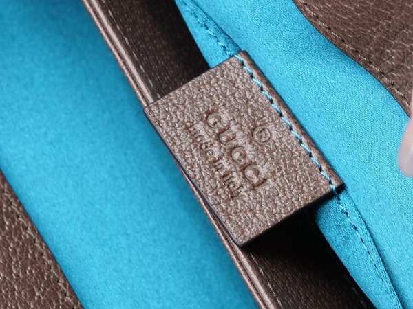 구찌 오피디아 GG 수프림 숄더백 [매장가 236만원대]