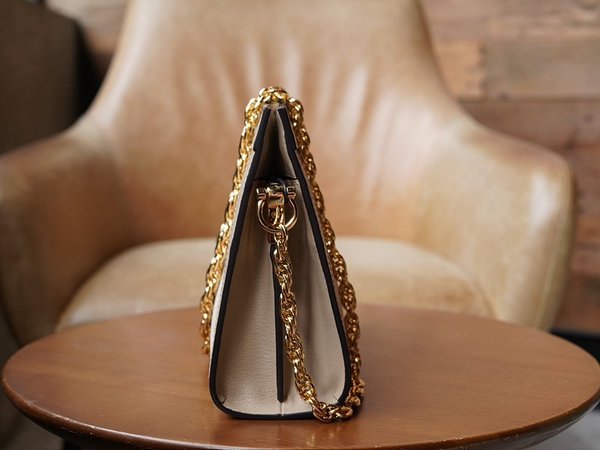 구찌 오피디아 GG 수프림 숄더백 [매장가 236만원대]