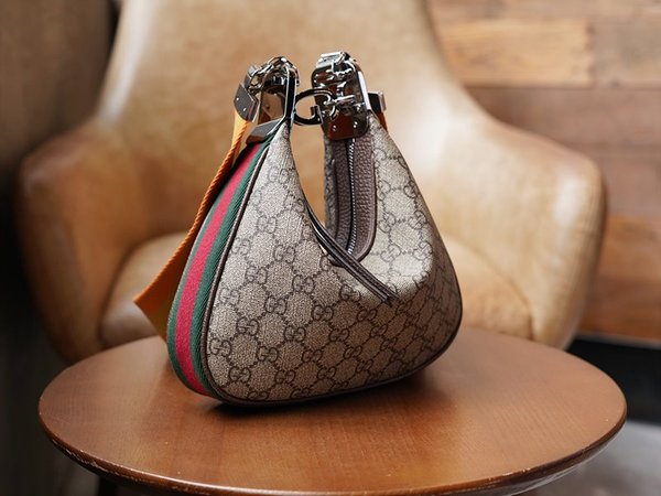 구찌 아따슈 스몰 숄더백 [매장가 360만원대]